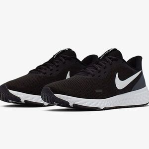 Nike Running Revolution Shoes Black Excellent Condition Size 8 wide women’s